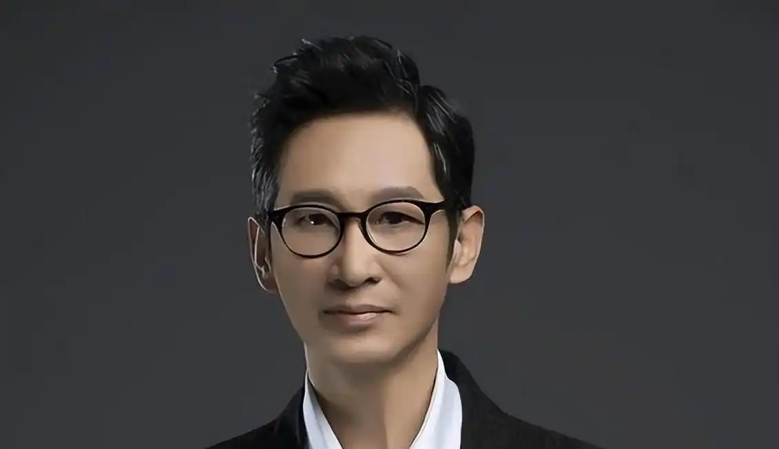 王劲松:戏路坎坷无惧,有戏演就行,如今没儿没女依旧很幸福