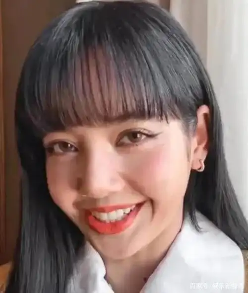 有种"丑照"叫明星自拍,堪比翻车现场,lisa"人间芭比"毁了?