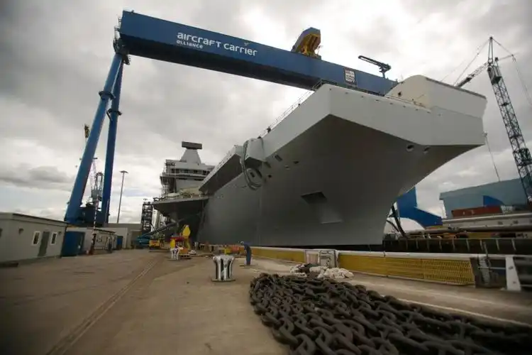 图片说明:英国"伊丽莎白女王"级航母的吨位和中国航母相当.