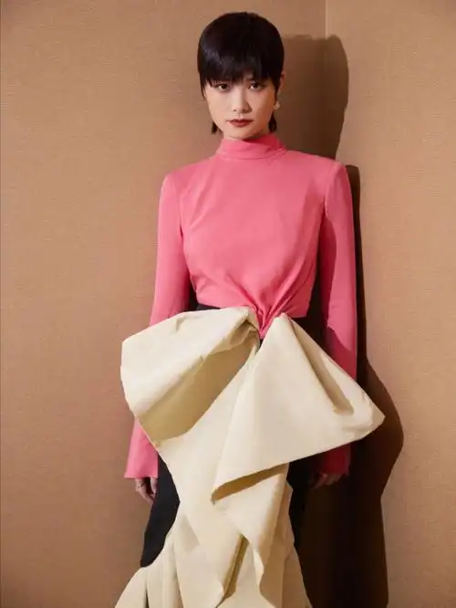 李宇春34届金鸡奖的红毯美照