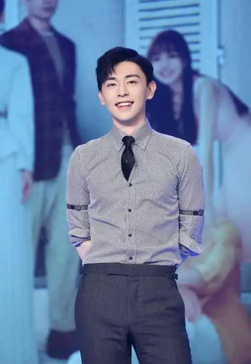 金晨点赞邓伦黑粉的微博,男方粉丝让她独自美丽就好_因为_什么_时候