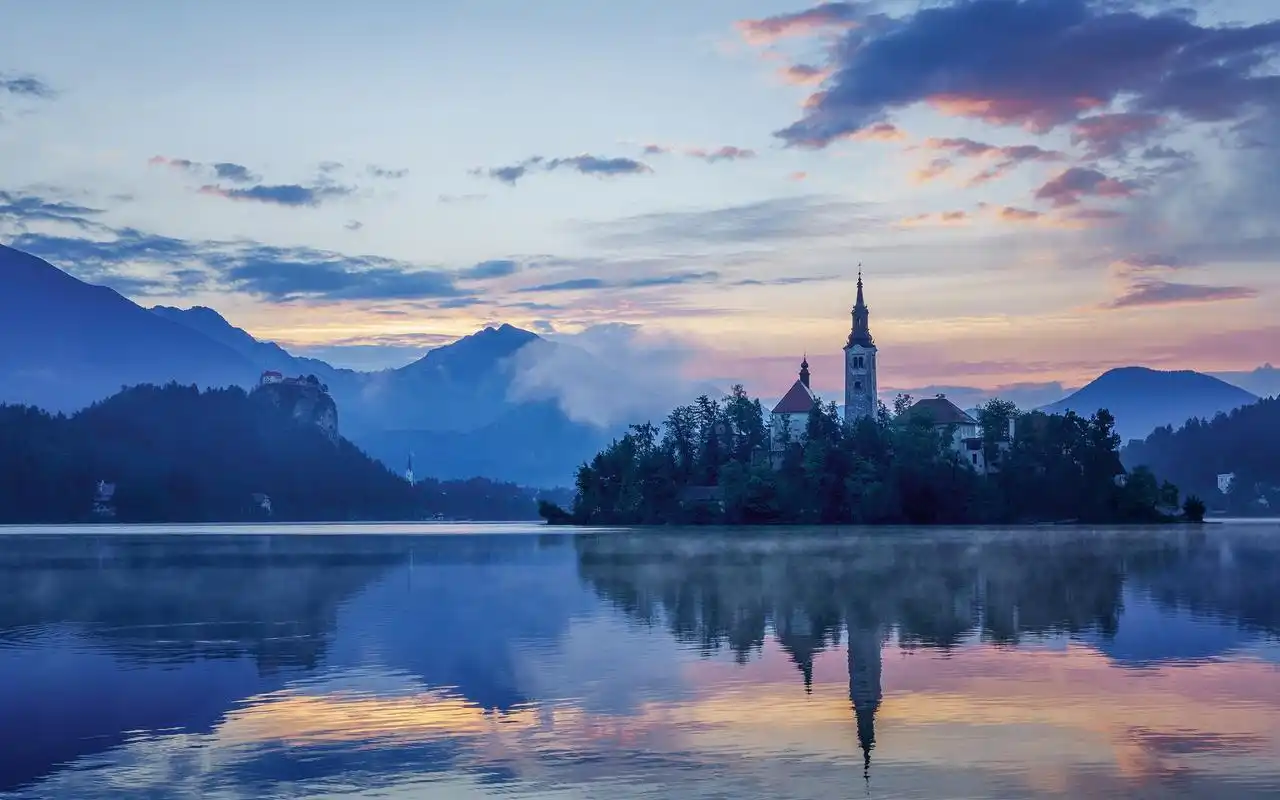亚最美的湖泊 > || 更新时间:2017-12-22 颜色分 银色 关键词:  风景