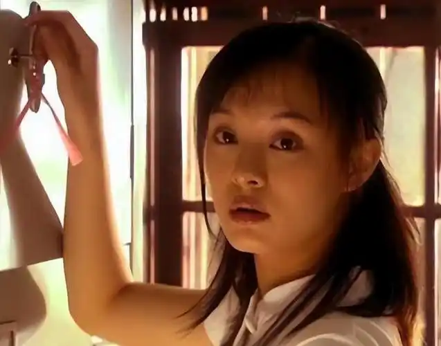 拍玉观音的时候,娘娘也才20岁出头,但真的能从她的眼神中看出来,孙俪