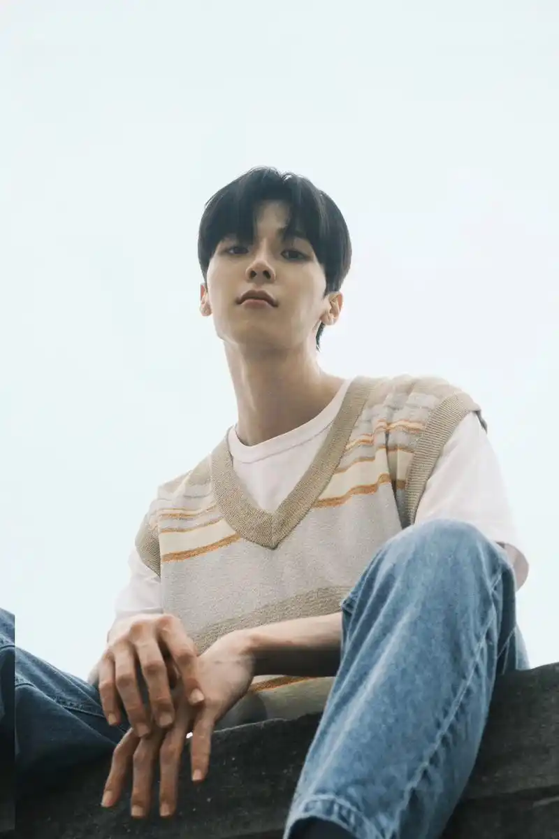 八月.#韩国 #韩国男生 #韩国人 #氛围感 #男生写真 - 抖音