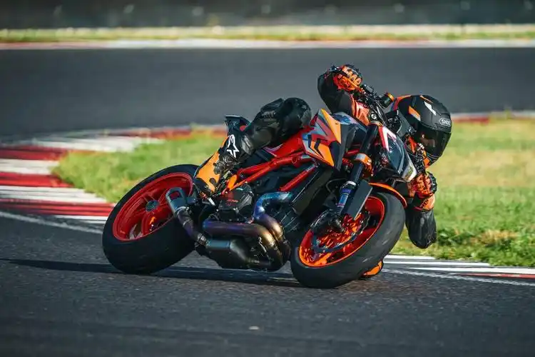 电子悬挂上身!ktm 1290超级公爵海外发布_模式