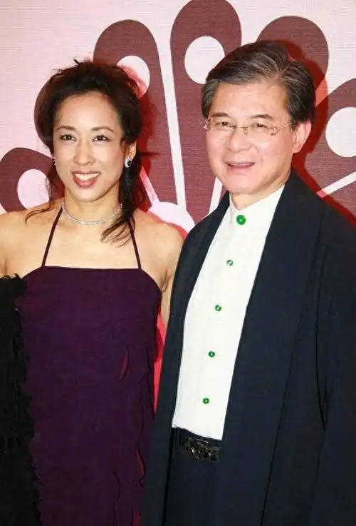 豪门传奇朱玲玲:二婚疑闹崩净身出户,一生都在为长子霍启刚铺路