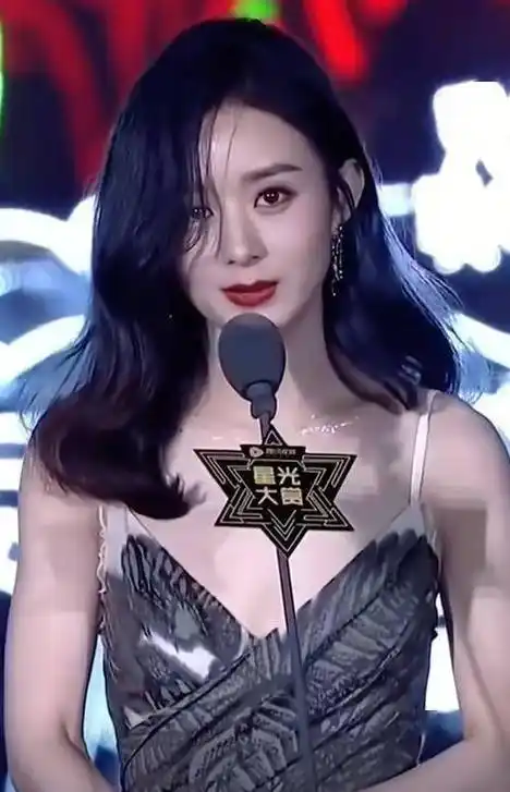 7位女星生孩子前后对比,杨幂赵丽颖少女感流失,吴谨言判若两人