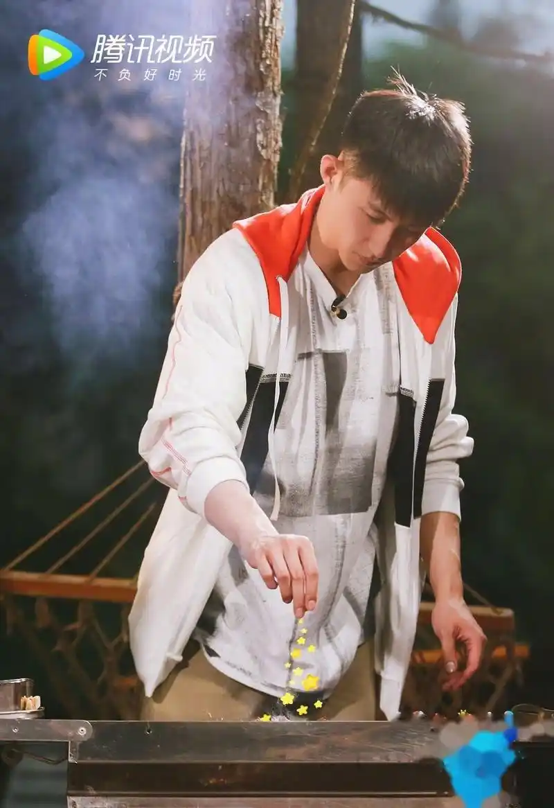 黄景瑜放开我北鼻明晚首播～迫不及待鲸鱼哥哥拖家带口的样子.