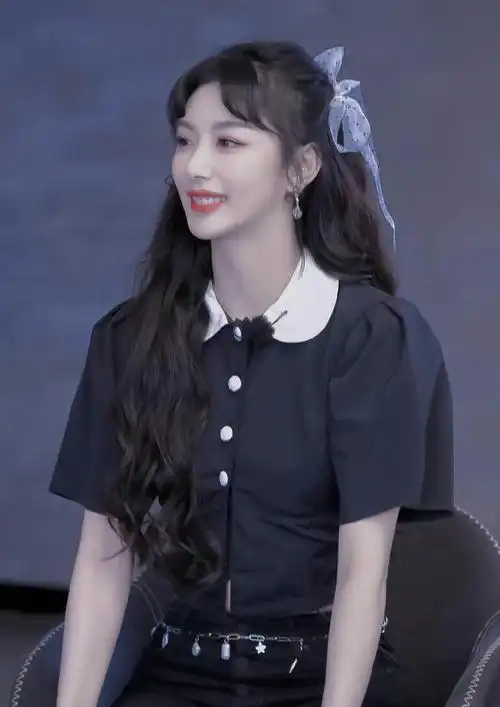 孔雪儿活动照片好美,不愧是标准门面担当,高清摄像头下无死角|皮裙|刘