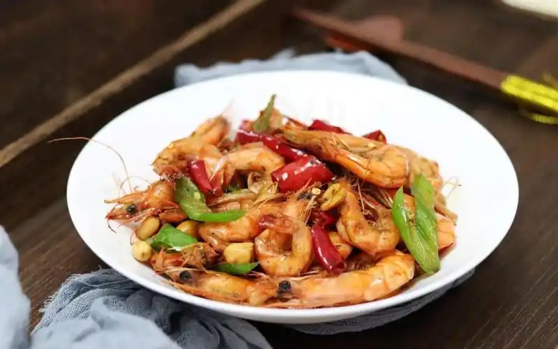原创虾的营养丰富,搭配辣椒爆炒,好吃到舔手指