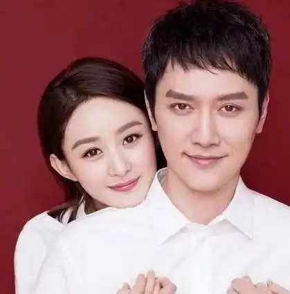 第一对,有一对明星夫妻晒出了自己的结婚照,官宣结婚了,这是继赵丽颖