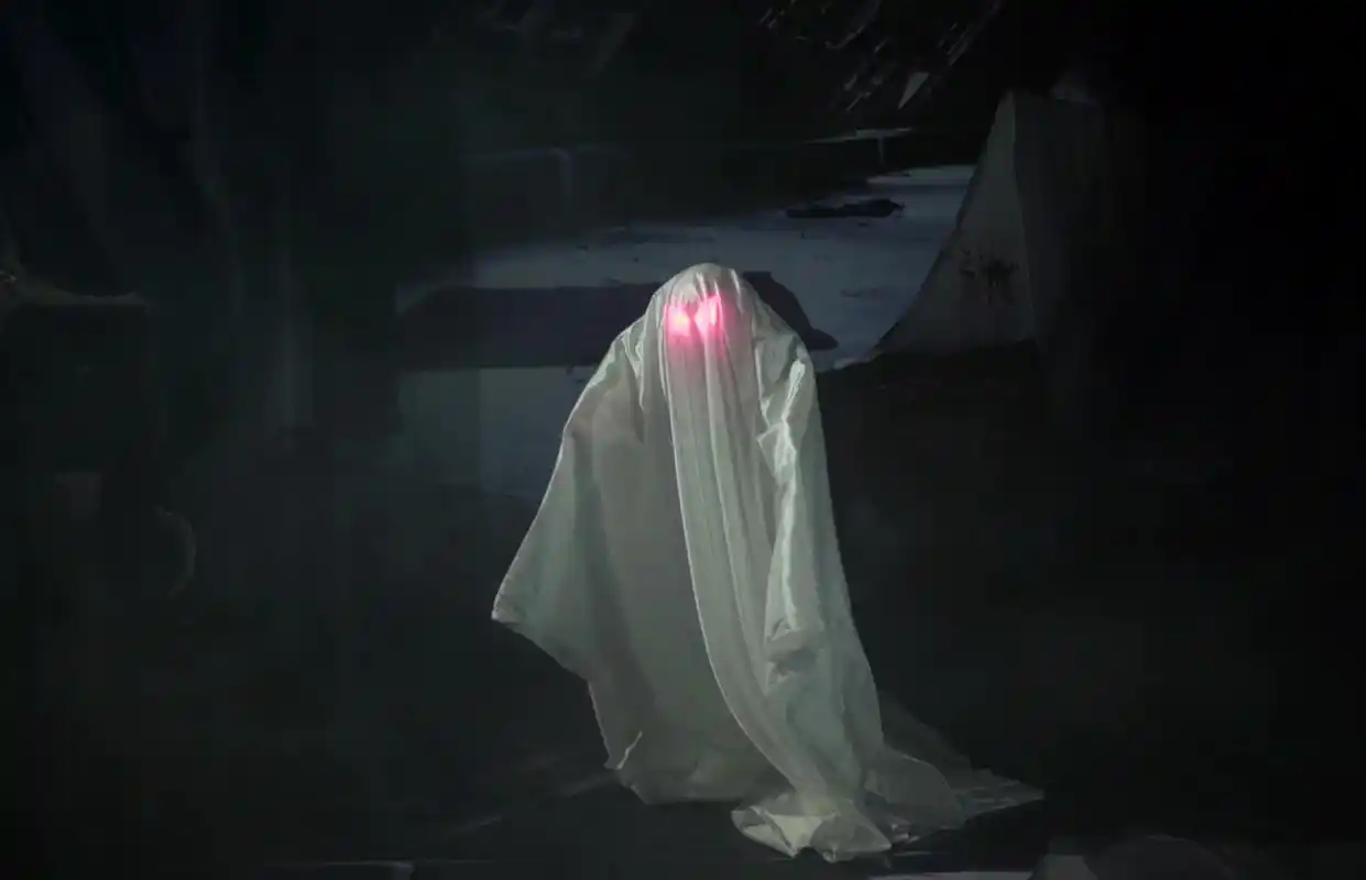 梦见白衣女鬼缠身 - 周公解梦