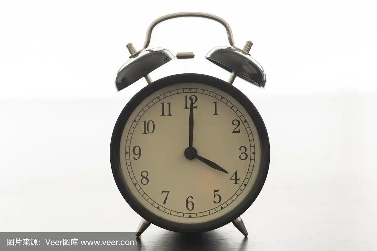 闹钟在4点钟