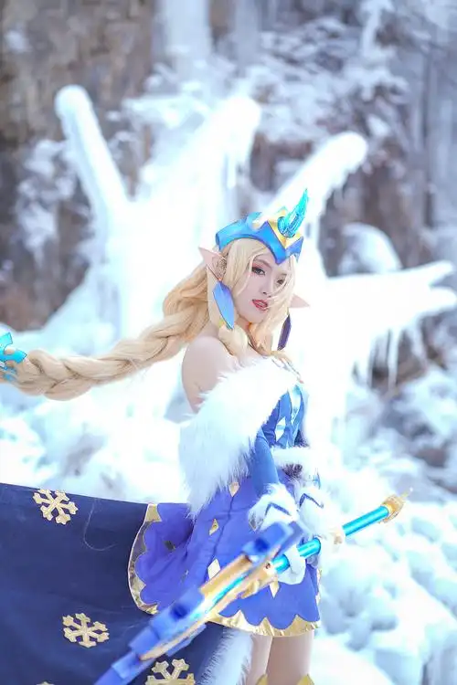 美女玩家cos:英雄联盟·冬境仙灵·索拉卡 coser:月潋寒殇