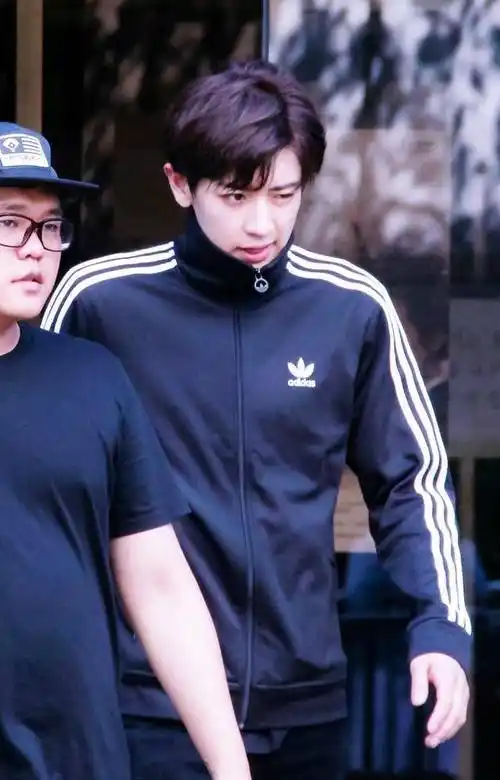 朴灿烈未公开女友的人曝对方不忠诚十多次,男方发长文道歉_回应_事件