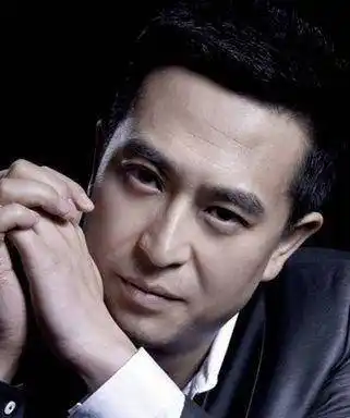 他是女演员喜爱的男艺人,演技没得说,50岁深受疾病折磨满头白发