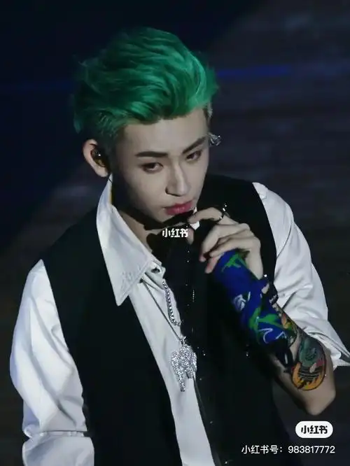 小鬼的这个造型和杰瑞德小丑