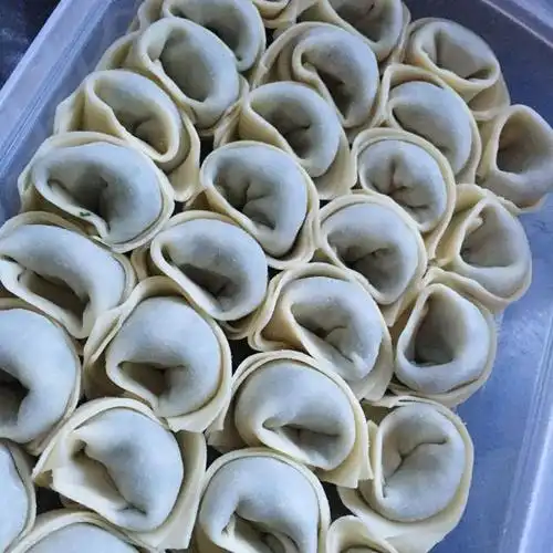 酸汤香芹鲜肉馄饨,酸爽开胃,连汤汁都喝个精光