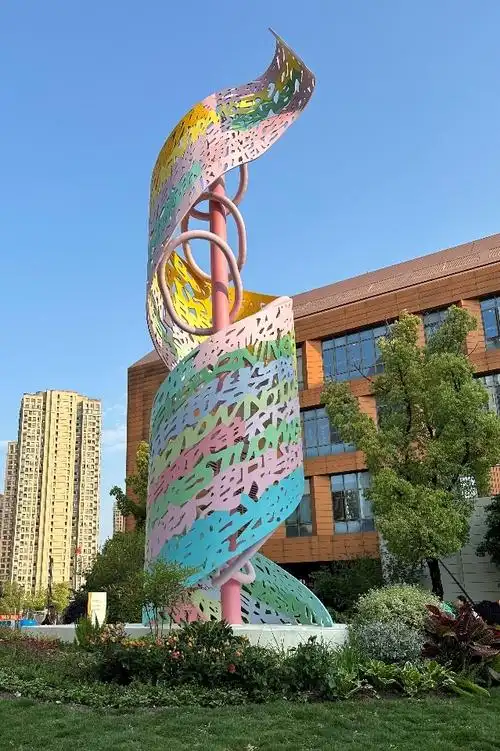 艺术家晨晓打造的"中国最美的校园文化" 新名片,——杭州市奥体实验