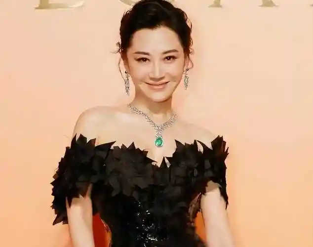 原创55岁风韵犹存媚眼如丝的许晴越老越有韵味