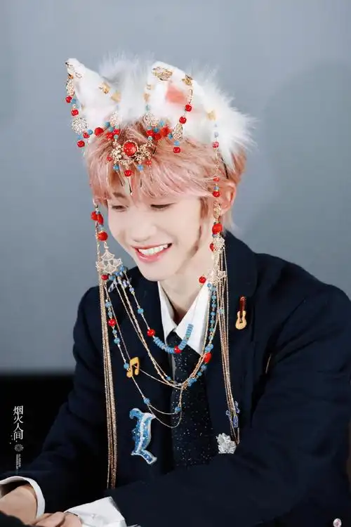 刘宇签售会头饰也太漂亮了##刘宇十方艺念签售会