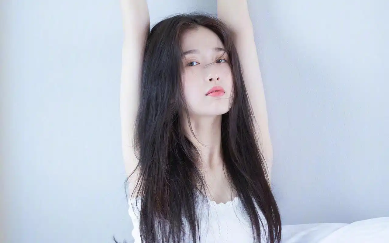 虞书欣清新甜美写真桌面壁纸