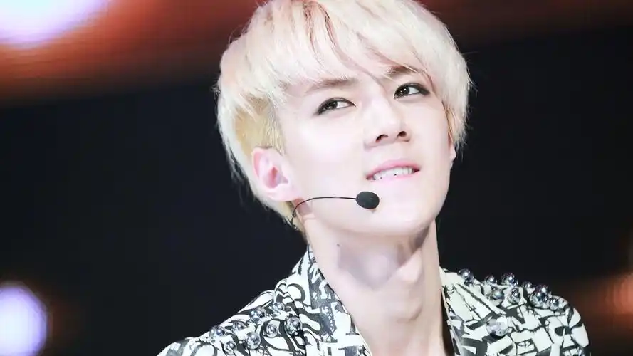 要高清,难找的吴世勋的图片,海报,百度图片能很容易找到的都不要.