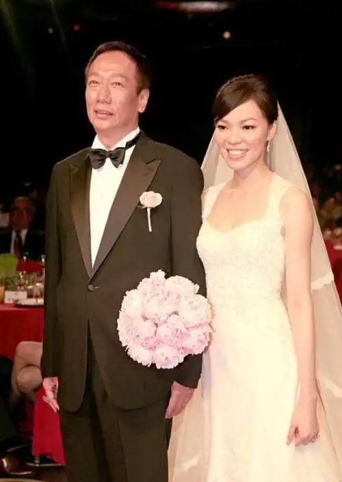 为72岁的丈夫郭台铭再拼4胎!400亿豪门阔太与林心如称闺蜜!