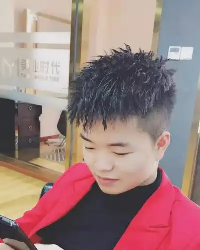 男士烫头发型有哪些种类名称?