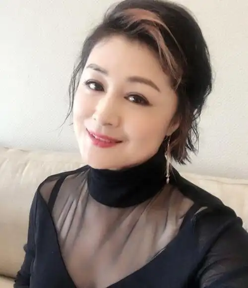 被赵本山捧红的谢大脚年轻时有多美陈红都甘拜下风