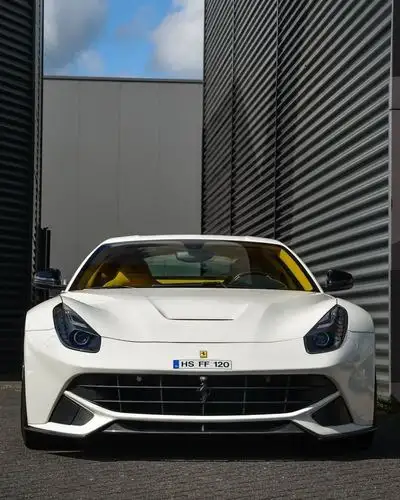 白色的法拉利,真好看,看着舒服