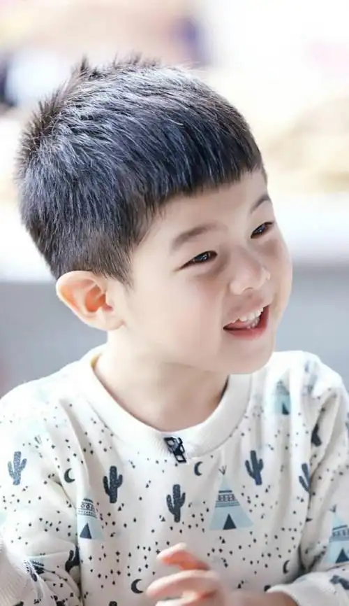 中国内地影视演员沙溢,胡可的儿子.