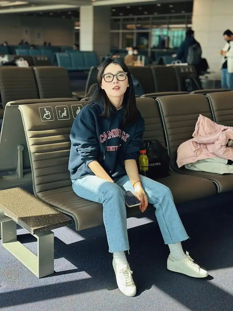 机场穿搭|还是卫衣最方便