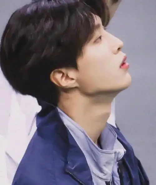 范丞丞#侧颜鲨,你喜欢哪个角度呢"跌倒了也没关系,一定要站起来继续