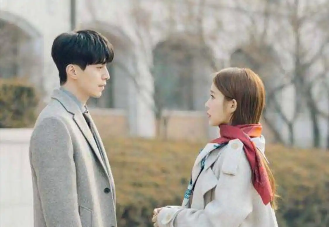 两个人在一起久了平淡了,该不该分手追求新的生活?