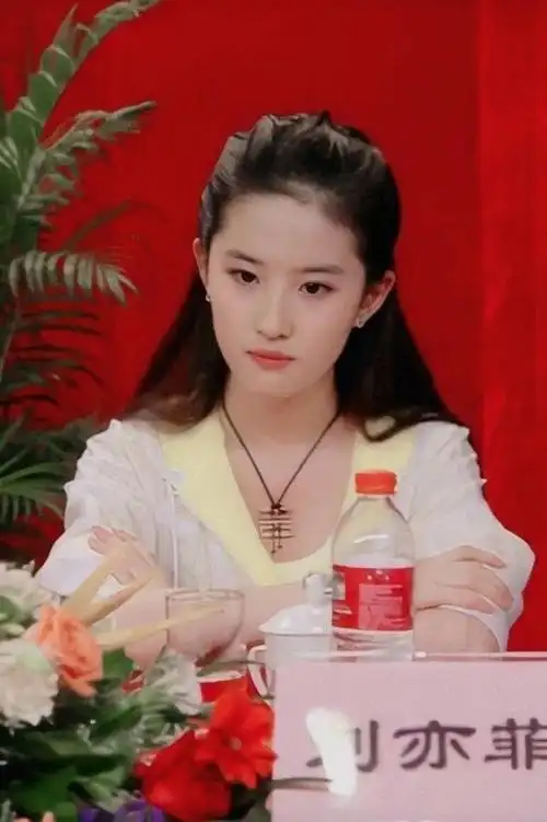 20岁之前的刘亦菲,又纯又欲,这些照片你看过吗?