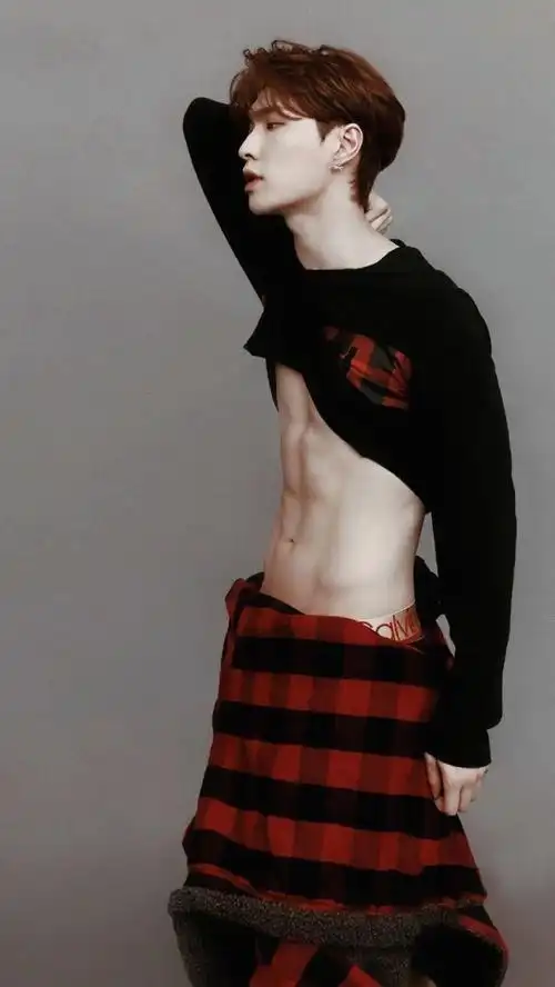 张艺兴相逢时节饭拍背影好绝##张艺兴的好身材藏不住了