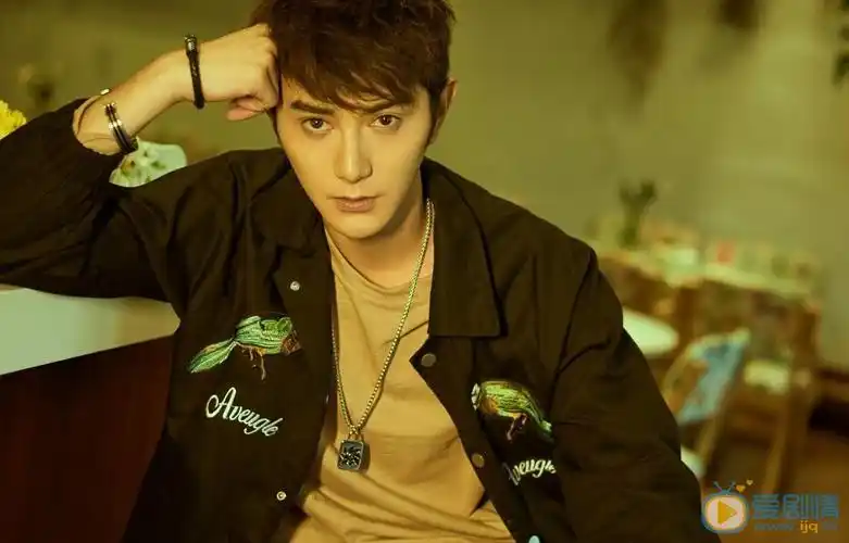 四川成都人,1992年8月24日出生,毕业于成都航空职业技术学院民用航空