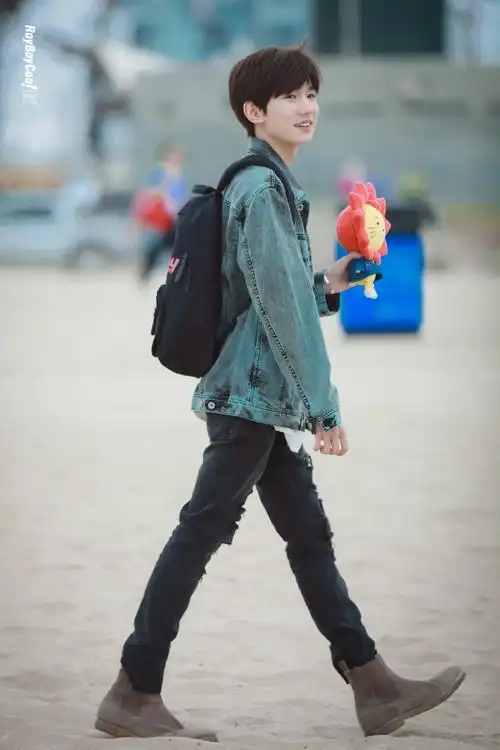 王源哥哥带着莱阳在洛杉矶游玩当爸爸的人也充满少年感 青春气息溢满