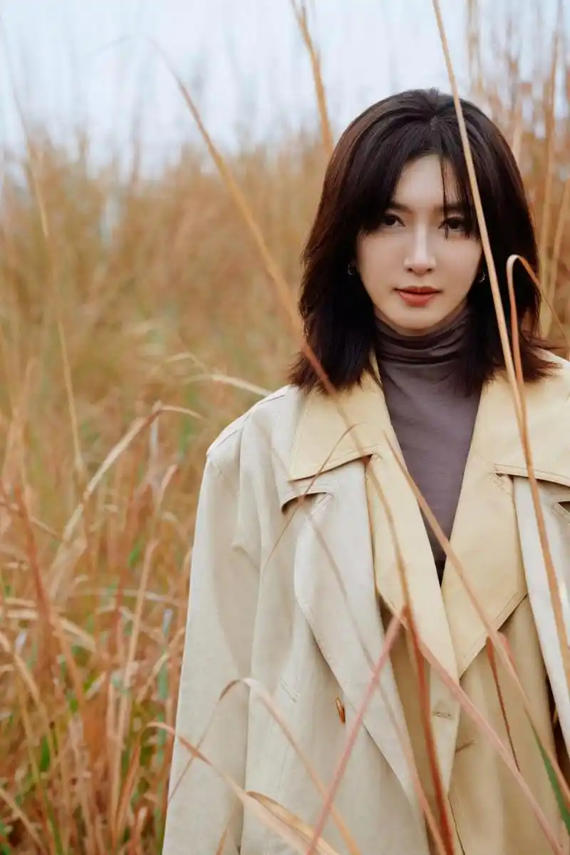 冬日里,经典风衣,干练短发,很江疏影#江疏影