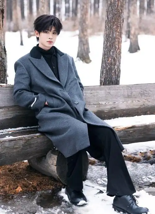 黄明昊雪景照#帅气又可爱的小贾雪景照来啦