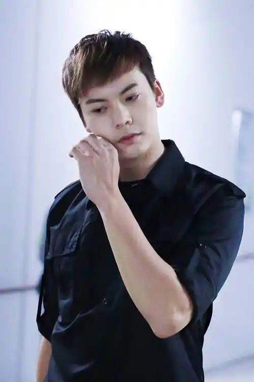 陈伟霆最帅最酷的发型是什么?适合什么发型?