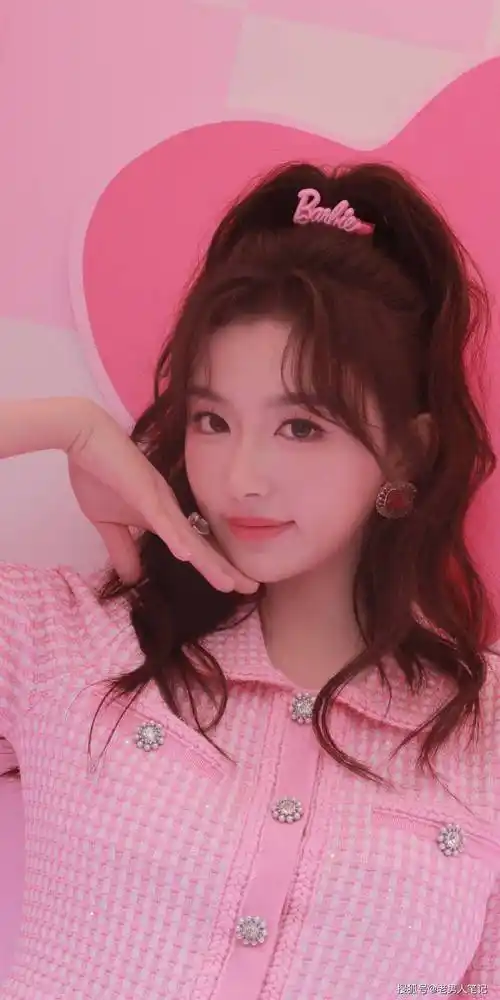 孔雪儿一直以来都是新生代女艺人中表现不错的小姐姐,她身材姣好,长相