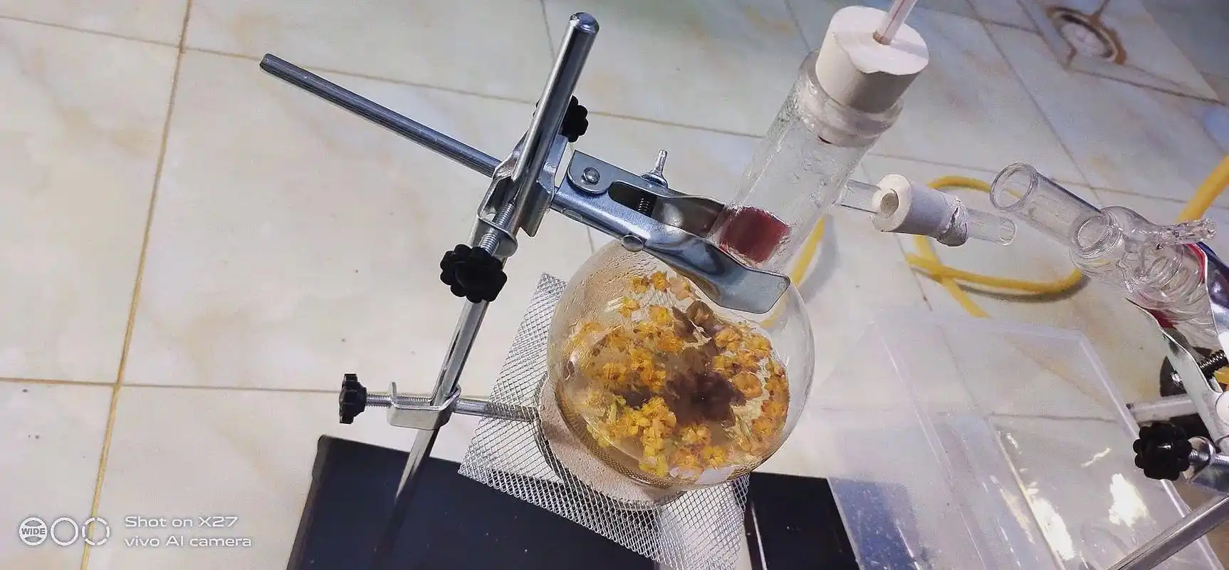 水蒸气蒸馏是使水蒸气连续地流过容器中样品混合 - 抖音