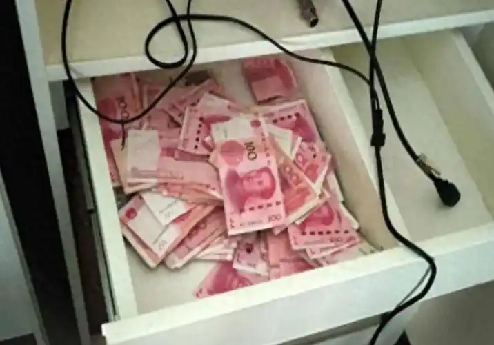 回顾女医生每逢周四必丢现金四年损失100万真凶能躲摄像头