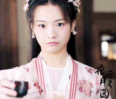 李庚希饰演的卖艺少女小丸子和孙安可饰演的任性郡主陆英瑶身份互换