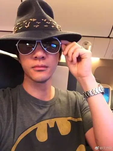 王力宏深夜晒照将发专辑网友期待一场视听盛宴