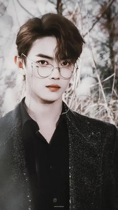 闲着也是闲着来看戴眼镜的许凯啊20211201浪梦特yyds
