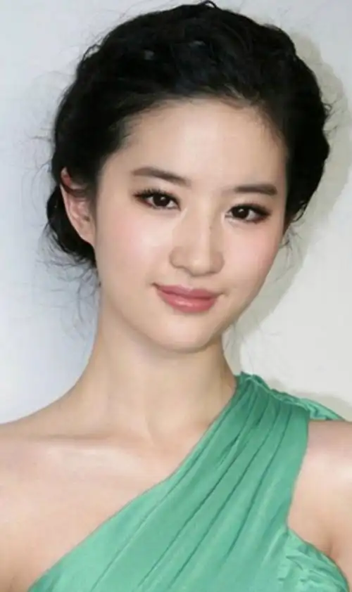 女神刘亦菲,脸型好,面目清秀,非常的耐看