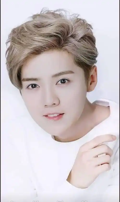 鹿晗,生的精致,但一点也不娘,帅帅的,骨子里的爷们_孩子_大哥_成龙